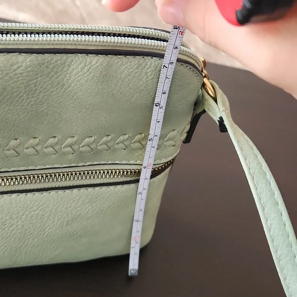 Deluxity Los Angeles, Vegan Green Purse, New - Picture 10 of 11